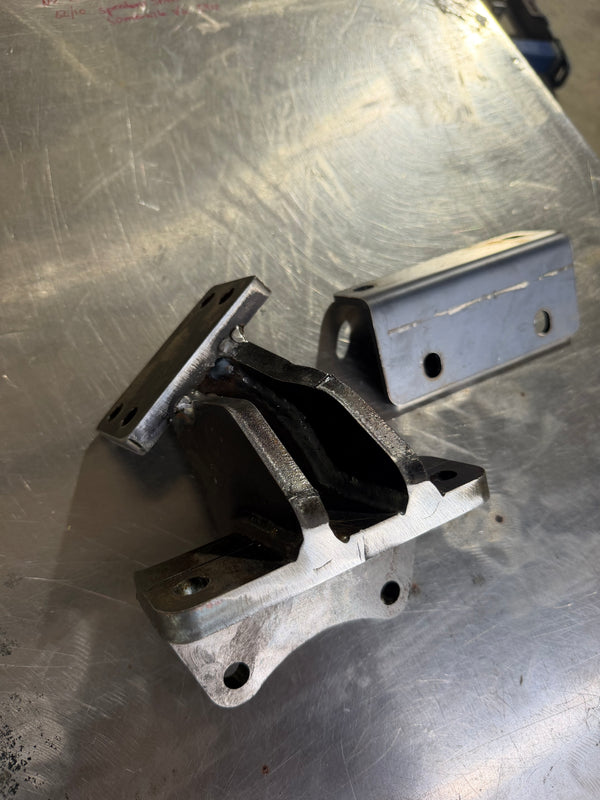 LN106 Steer Box Mount